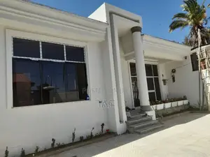 3bdrm Villa in ፈረንሳይ አካባቢ ቅንጡ ቪላ, Bole for sale