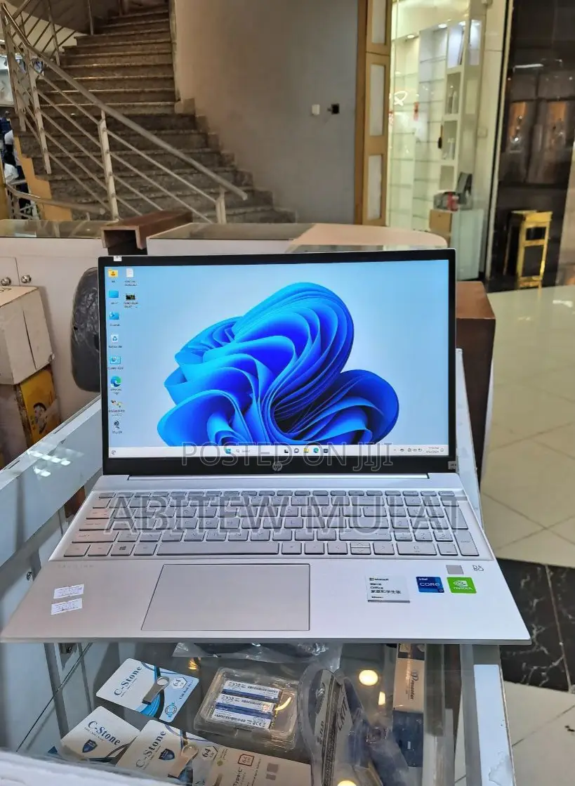 New Laptop HP Pavilion 15 16GB Intel Core I7 SSD 512GB