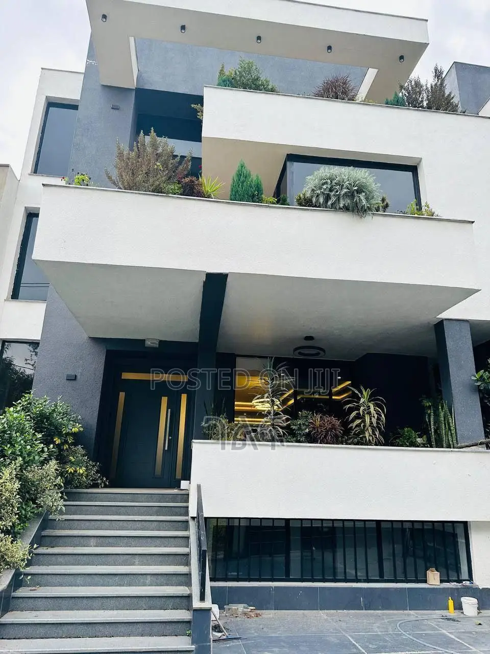 7bdrm House in አምቼ አካባቢ ቅንጡ የግል, Bole for sale