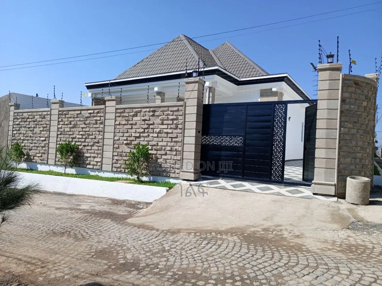 4bdrm Villa in ወሰን አካባቢ በጣም ቆንጆ, Yeka for sale