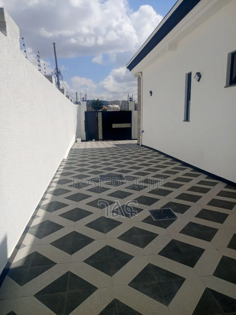 4bdrm Villa in ወሰን አካባቢ በጣም ቆንጆ, Yeka for sale