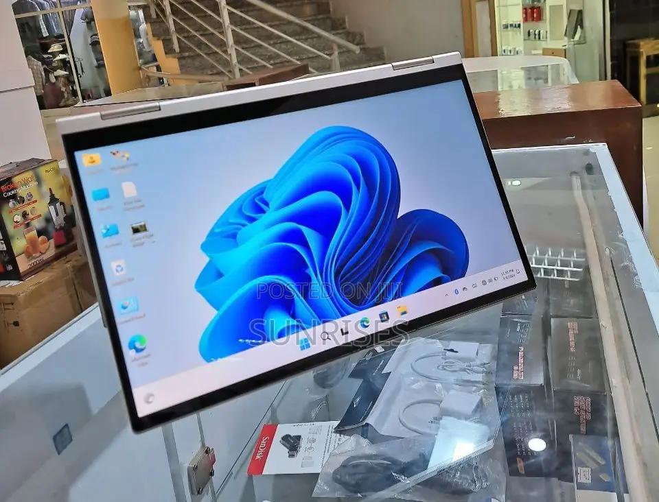 New Laptop Lenovo Yoga C740 16GB Intel Core I5 SSD 512GB