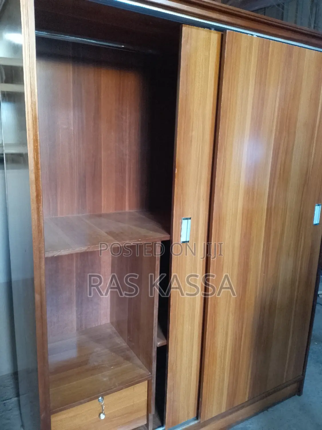 ምርጥ ተንሸራታች 1.50 ቁም ሳጥን 4