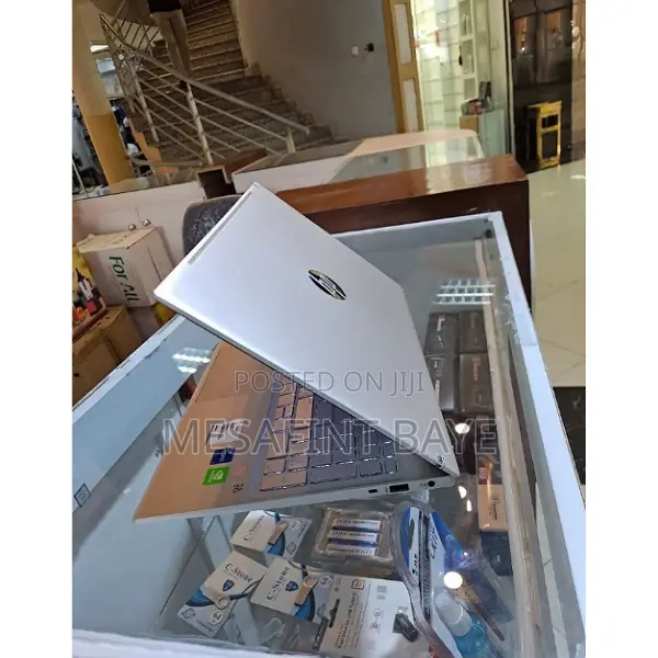 New Laptop HP Pavilion 13 16GB Intel Core I7 SSD 512GB