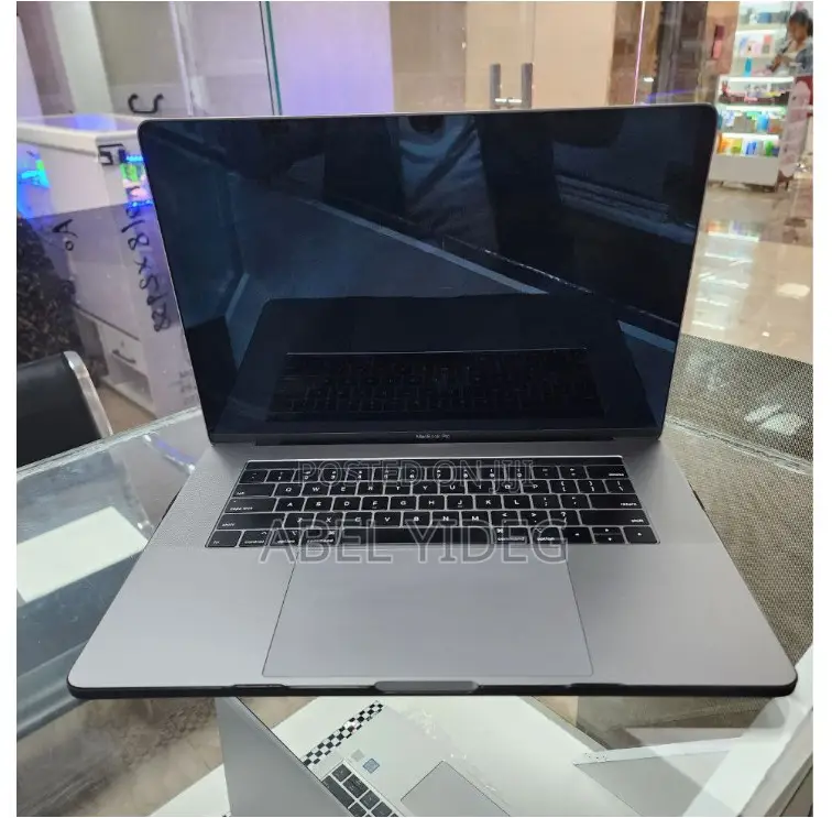 New Laptop Apple MacBook Pro 2019 16GB Intel Core I7 SSD 256GB