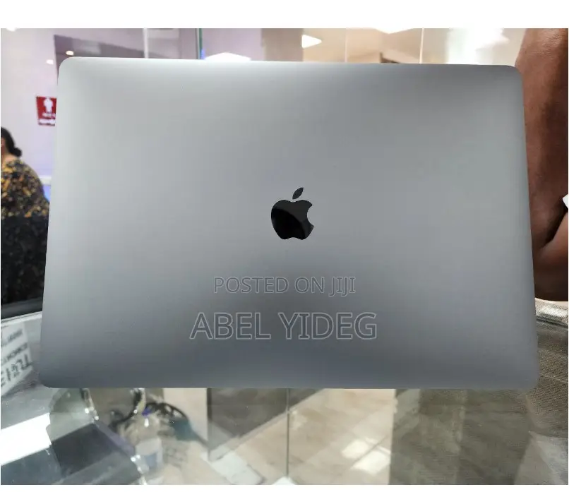 New Laptop Apple MacBook Pro 2019 16GB Intel Core I7 SSD 256GB
