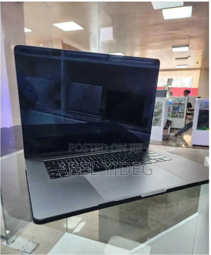 New Laptop Apple MacBook Pro 2019 16GB Intel Core I7 SSD 256GB