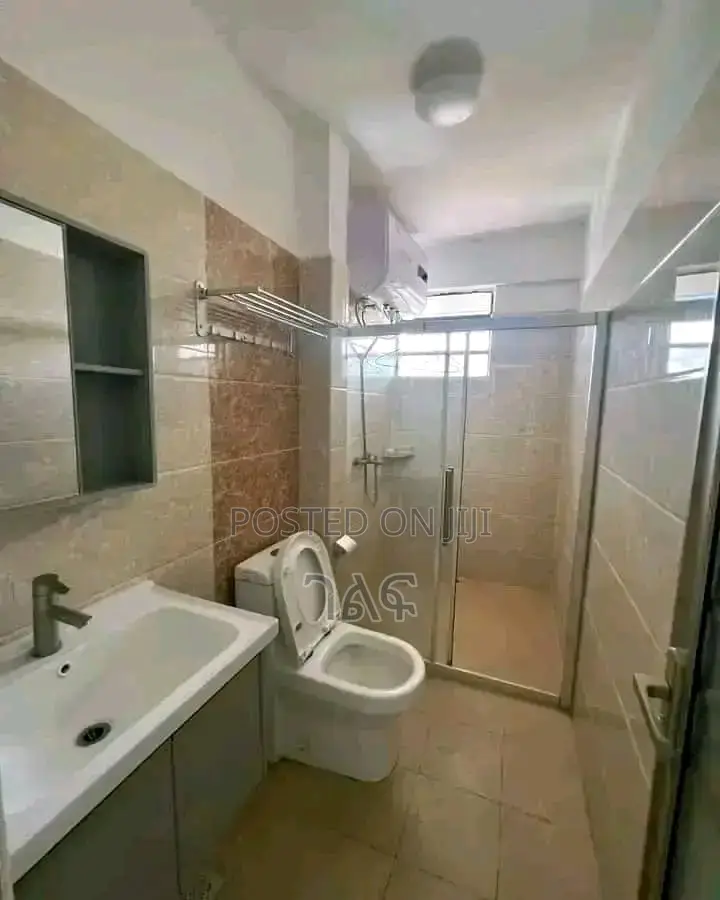 7bdrm House in ከቦሌ ኤርፖርት አቅራቢያ, Bole for sale