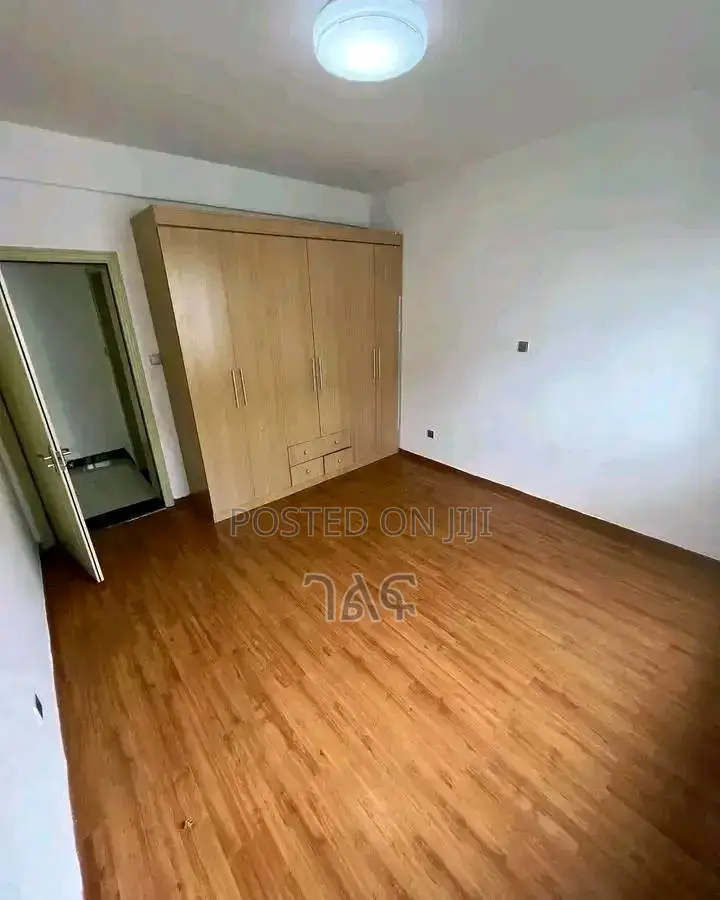 7bdrm House in ከቦሌ ኤርፖርት አቅራቢያ, Bole for sale