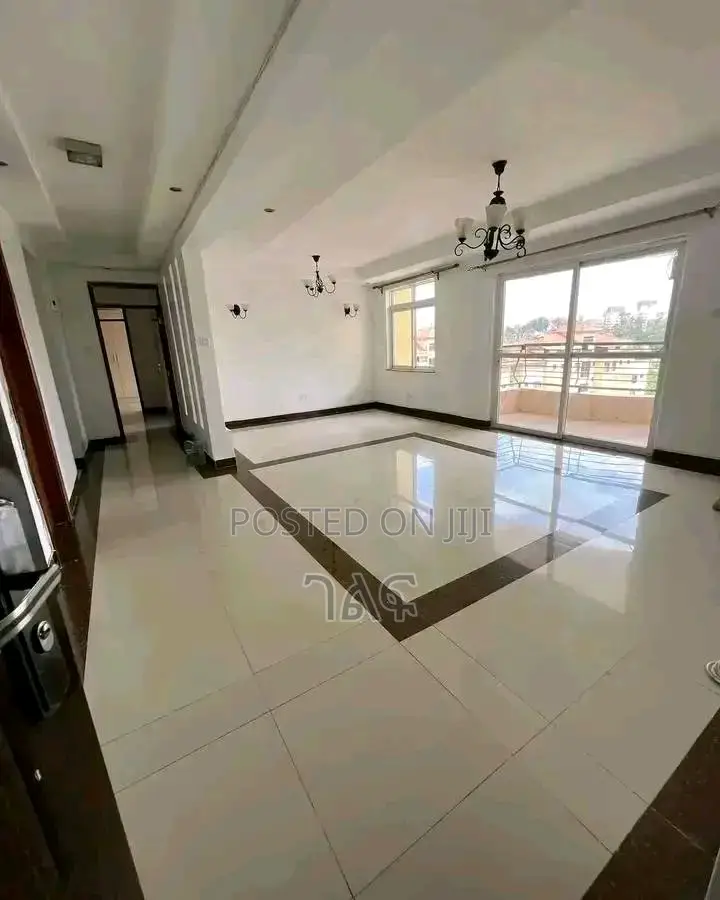 7bdrm House in ከቦሌ ኤርፖርት አቅራቢያ, Bole for sale