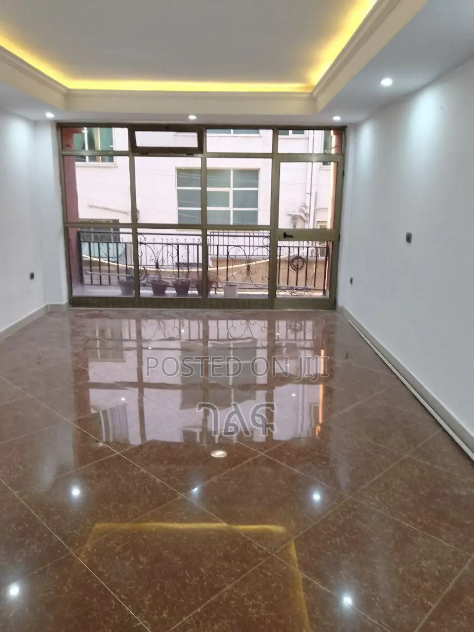 3bdrm Apartment in Cmc የተባበሩት አካባቢ, Bole for sale