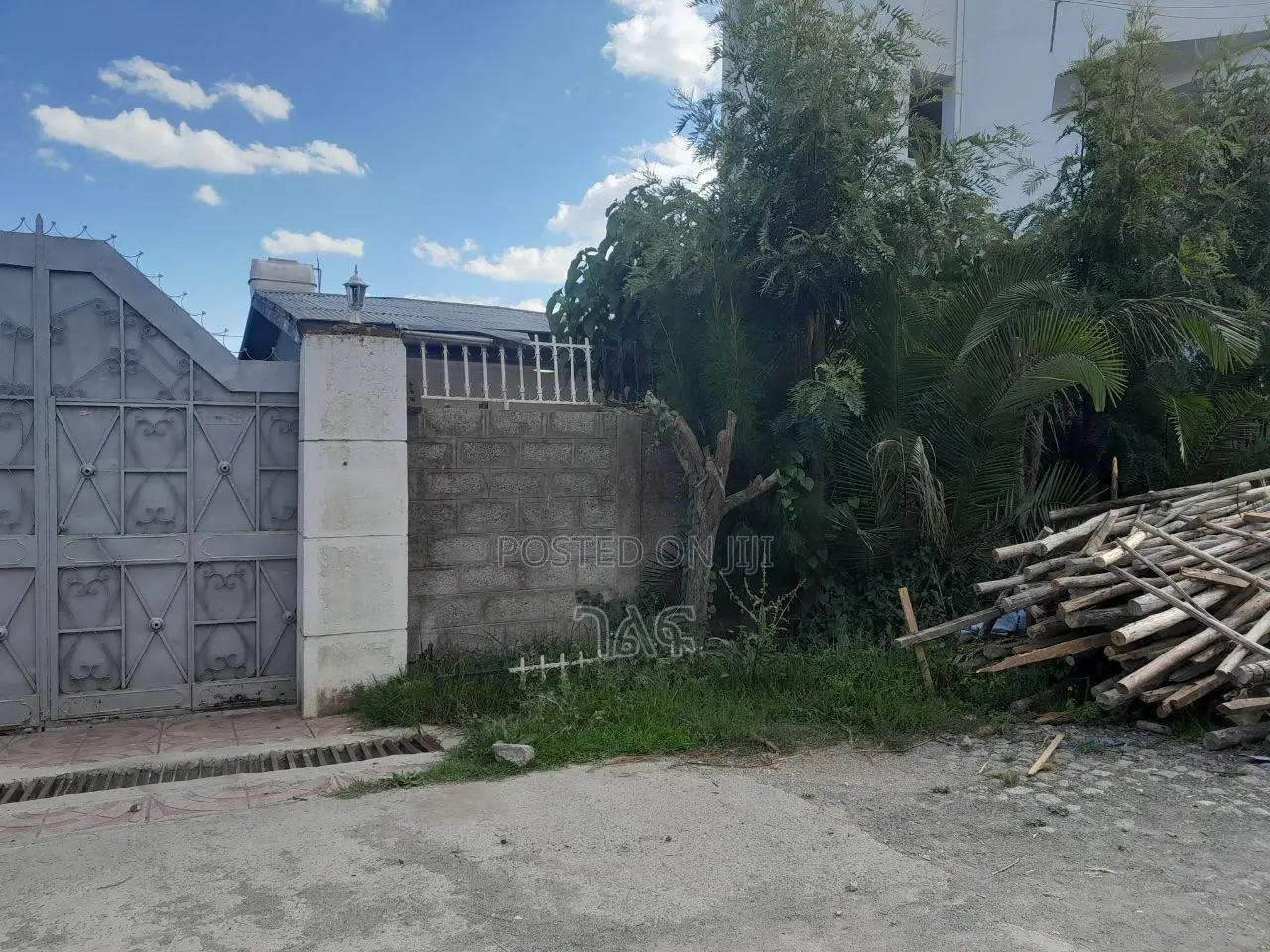 4bdrm Villa in የአያት ቪላ የታደሰ 290 ካሬ, Bole for sale