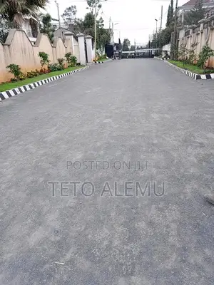 የሚሸጥ ሰርቪስ አያት ኮምፓውድ