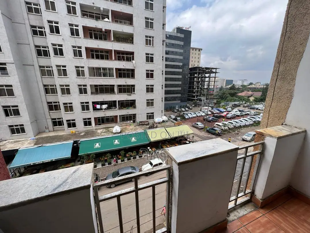 3bdrm Apartment in ካዛንቺስ ቅንጡ አፓርትመንት, Bole for sale