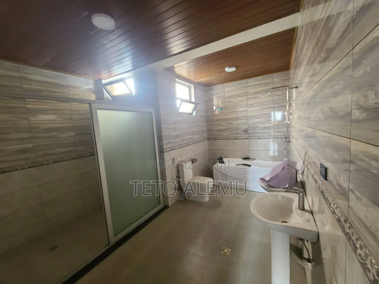 5bdrm House in የሚሸጥ ቤት ቦሌ ቡልቡላ, Bole for sale