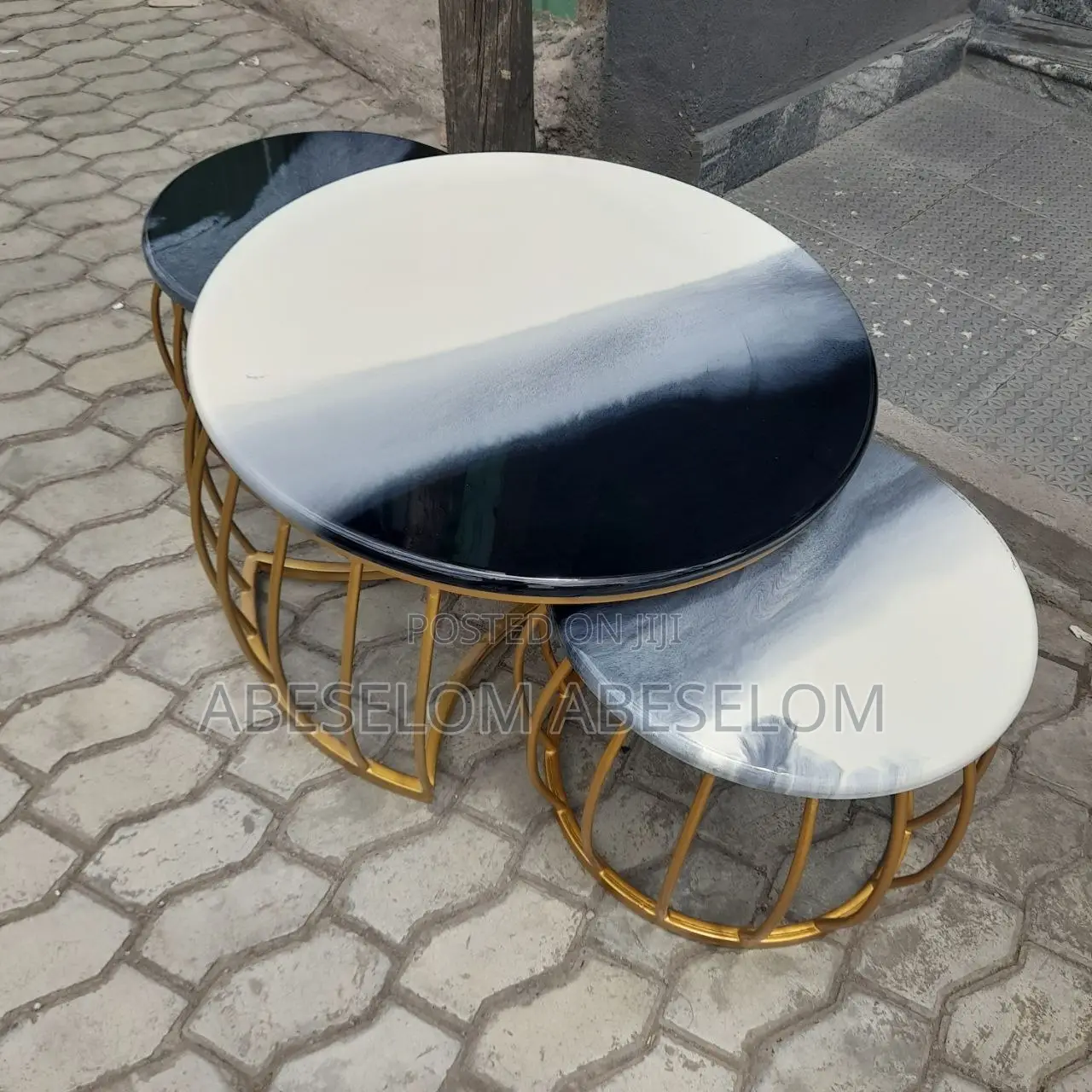 በኢፖክሲ የተሰሩ ጠረጴዛ