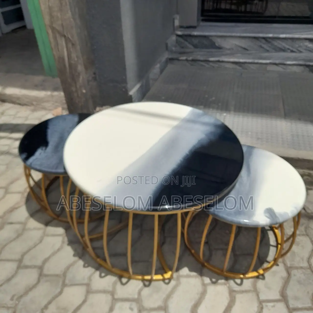 በኢፖክሲ የተሰሩ ጠረጴዛ