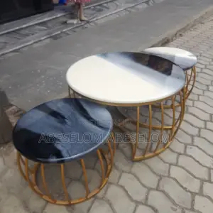 በኢፖክሲ የተሰሩ ጠረጴዛ