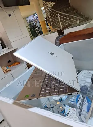 New Laptop HP Envy X360 8GB Intel Core I5 SSD 512GB