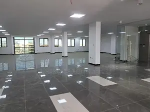 አስቸኳይ የሚከራይ 450sqm ለመድኃኒት ማስቀመጫና ቢሮ ዋና መንገድ የያዘ