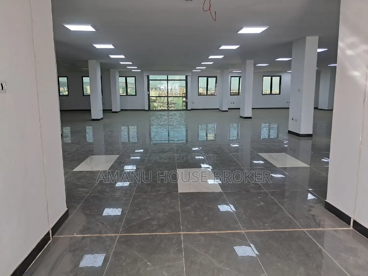 አስቸኳይ የሚከራይ 450sqm ለመድኃኒት ማስቀመጫና ቢሮ ዋና መንገድ የያዘ