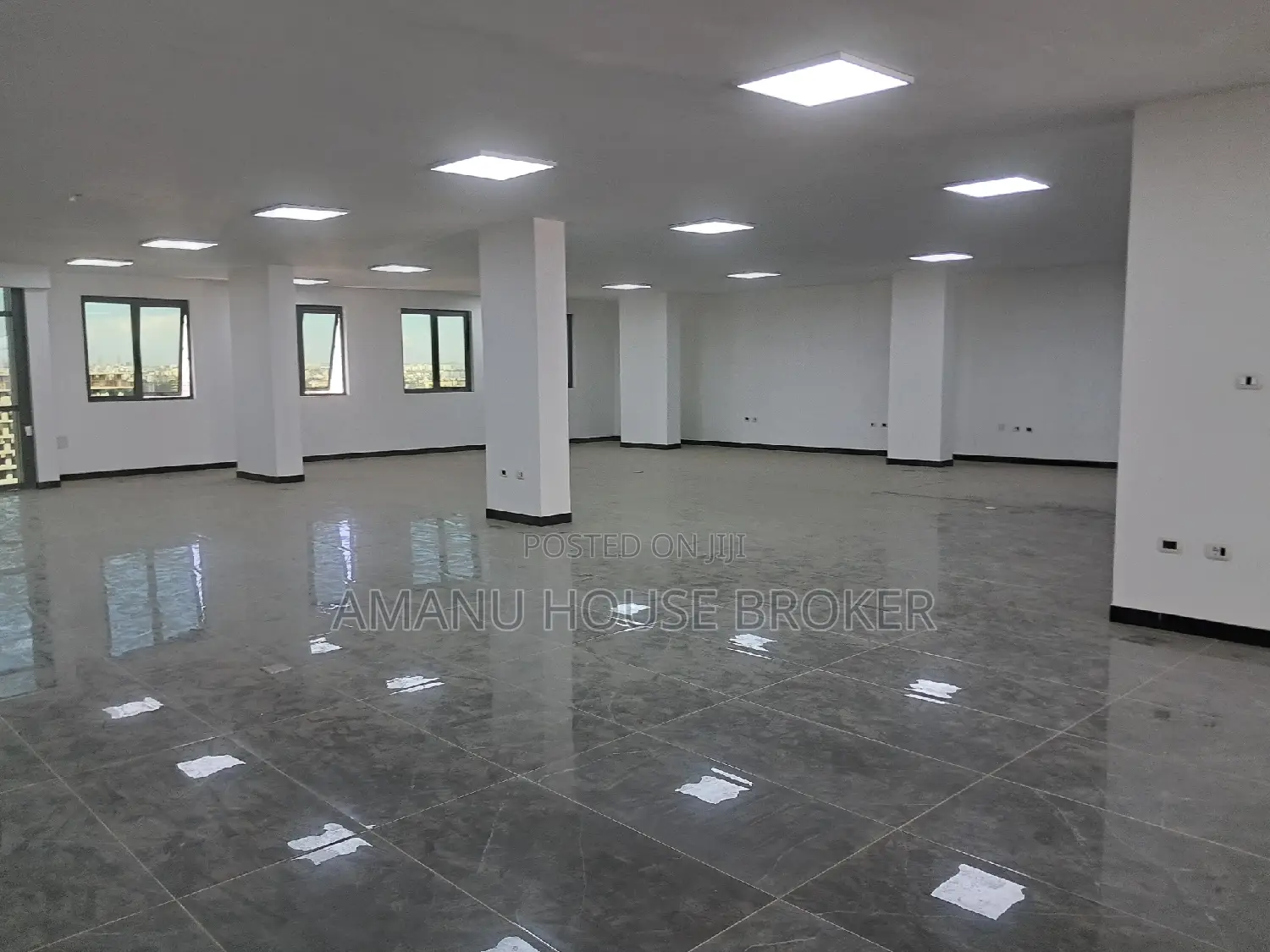 አስቸኳይ የሚከራይ 450sqm ለመድኃኒት ማስቀመጫና ቢሮ ዋና መንገድ የያዘ