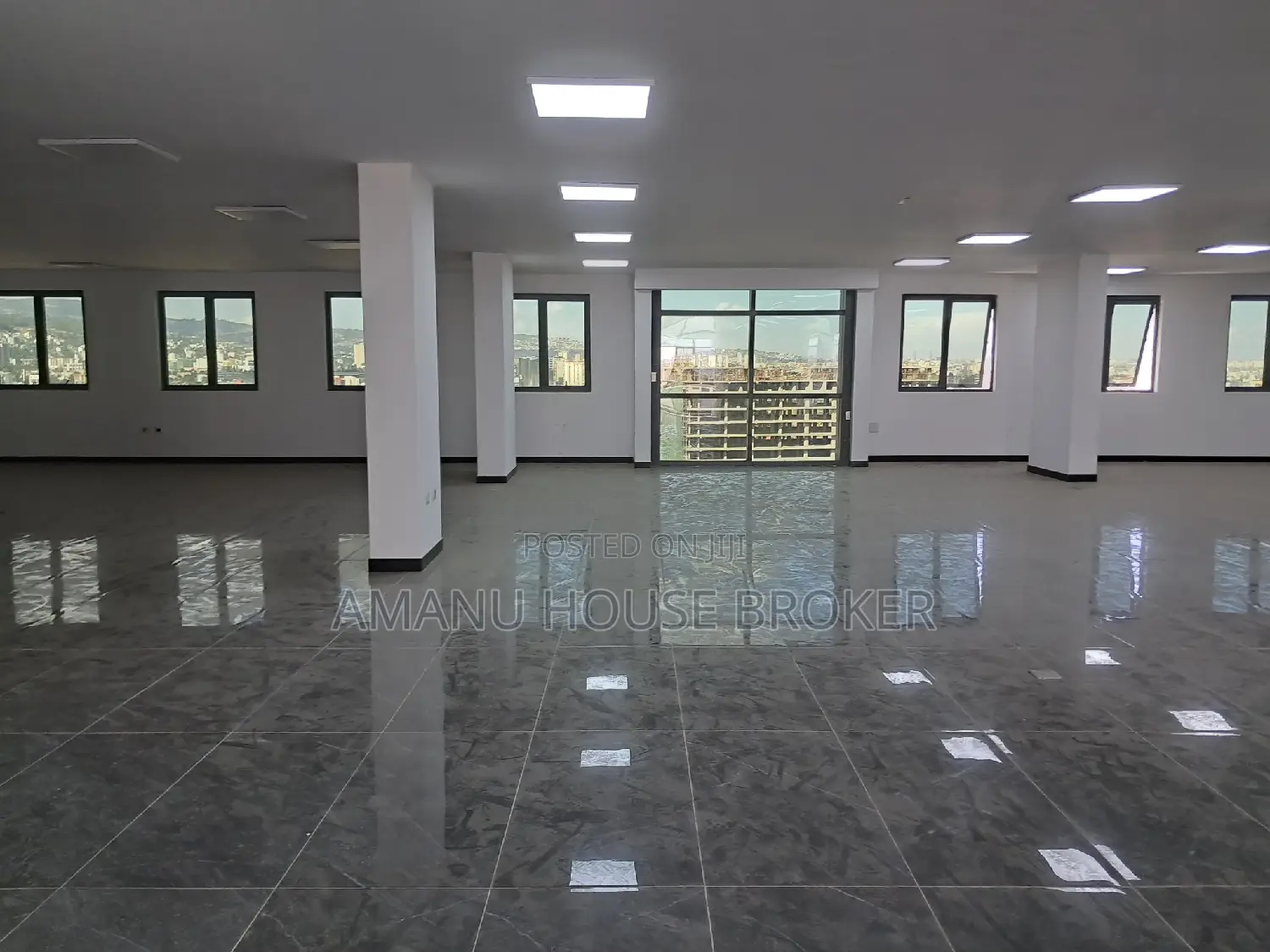አስቸኳይ የሚከራይ 450sqm ለመድኃኒት ማስቀመጫና ቢሮ ዋና መንገድ የያዘ