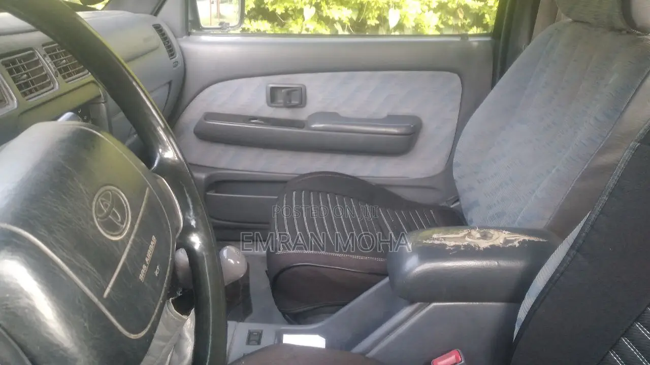 Toyota Hilux 2000 Green