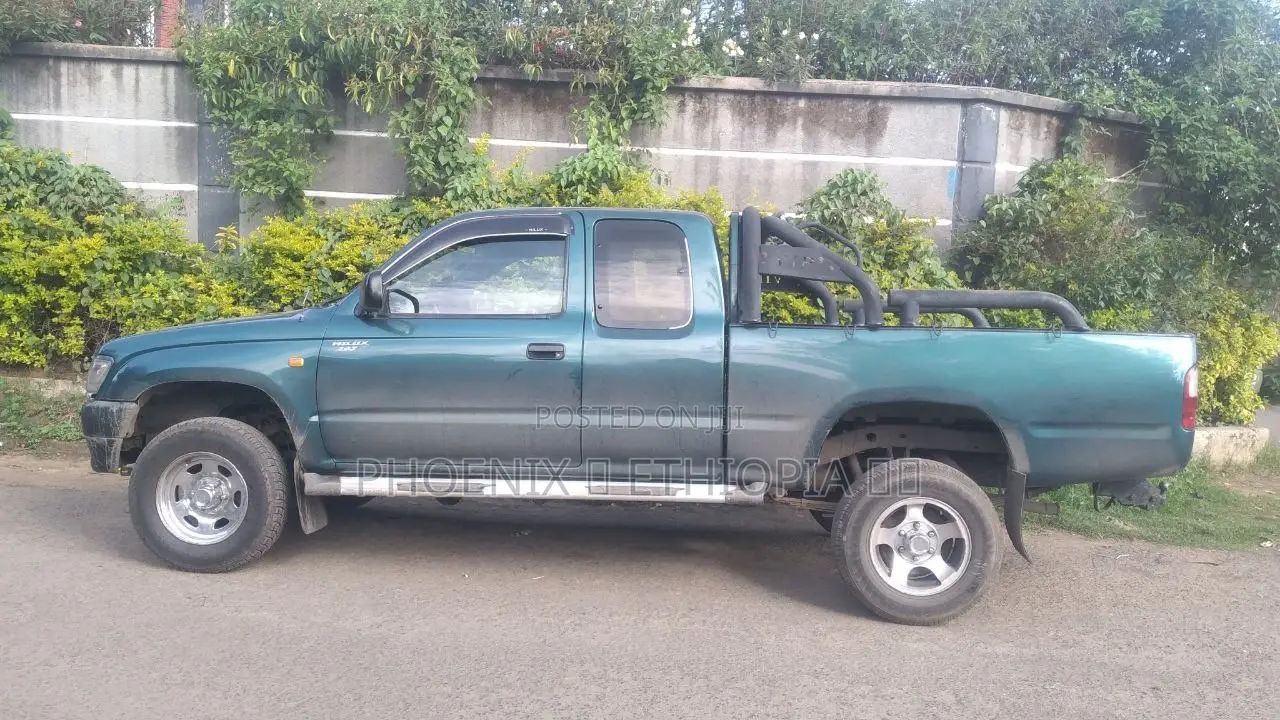 Toyota Hilux 2000 Green