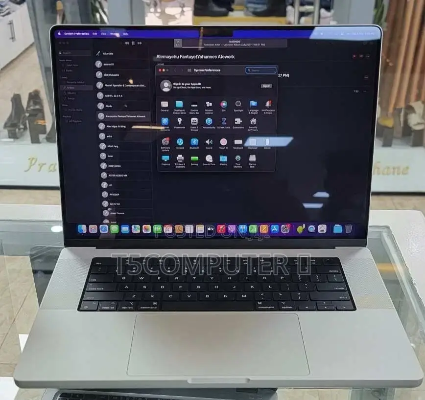 New Laptop Apple MacBook Pro M1 32GB Intel Core I7 SSD 512GB