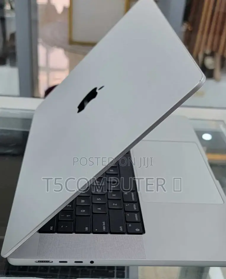 New Laptop Apple MacBook Pro M1 32GB Intel Core I7 SSD 512GB
