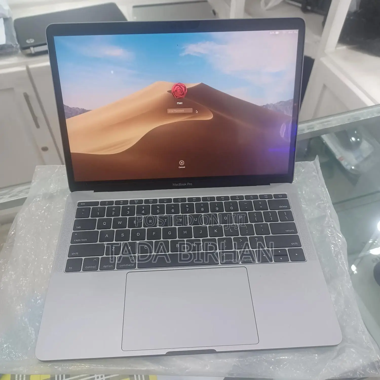 New Laptop Apple MacBook Pro 2017 8GB Intel Core I5 SSD 512GB