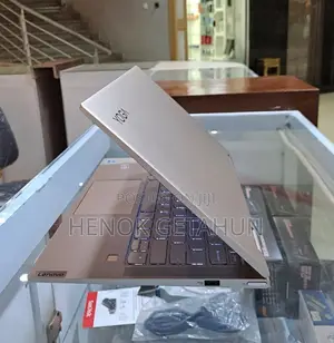 New Laptop Lenovo Yoga C740 8GB Intel Core I5 SSD 512GB