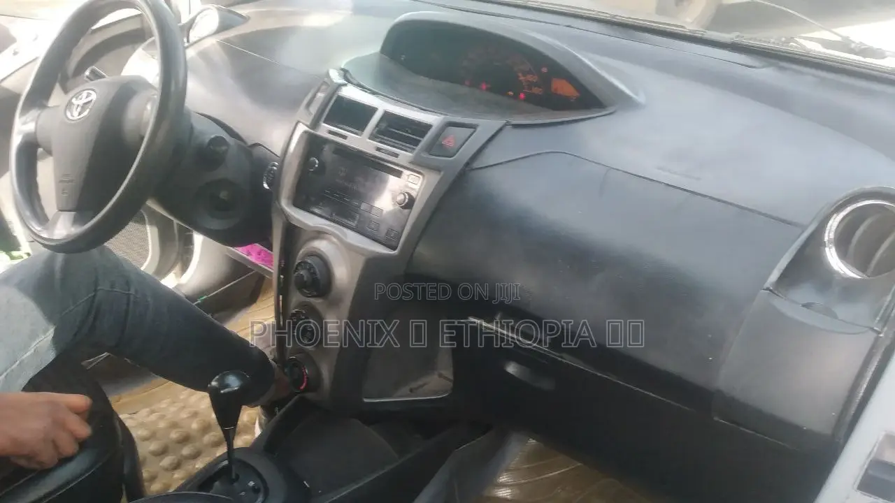 Toyota Yaris 2009 Silver