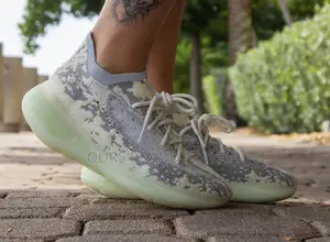 Origional Adidas Yezzy Casual Wear Shoes