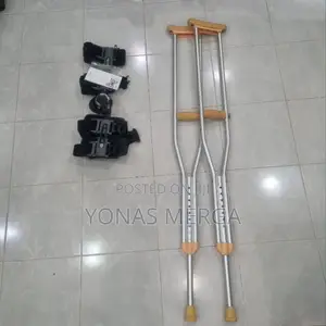 Photo - Silted 1 Pair of Medical Crutches, Push Button Adjustable