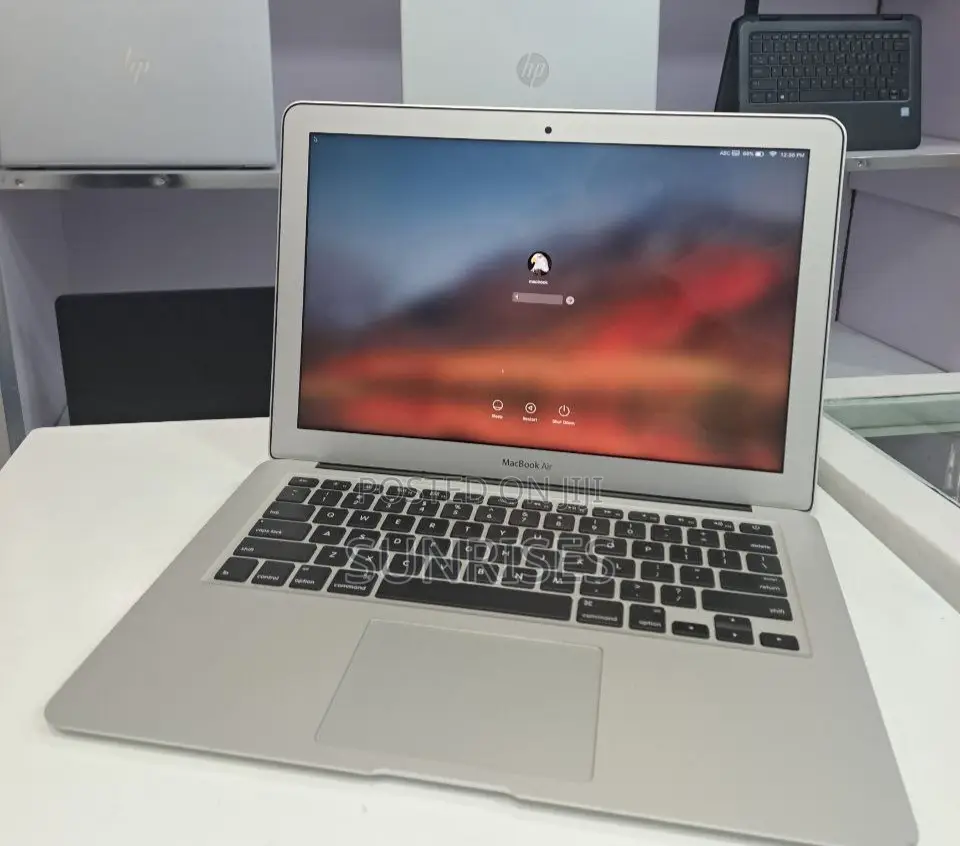 New Laptop Apple MacBook 2017 8GB Intel Core I7 SSD 256GB