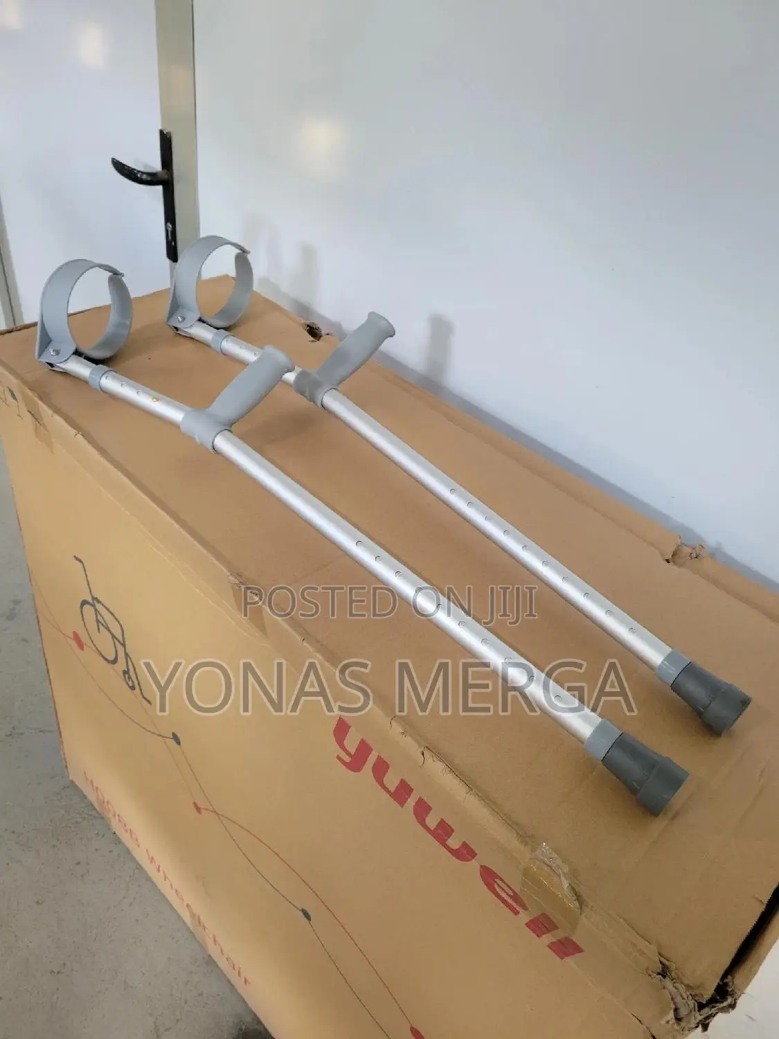 Rehabilitation Crutches Telescopic Fracture Two Sets(Silver)