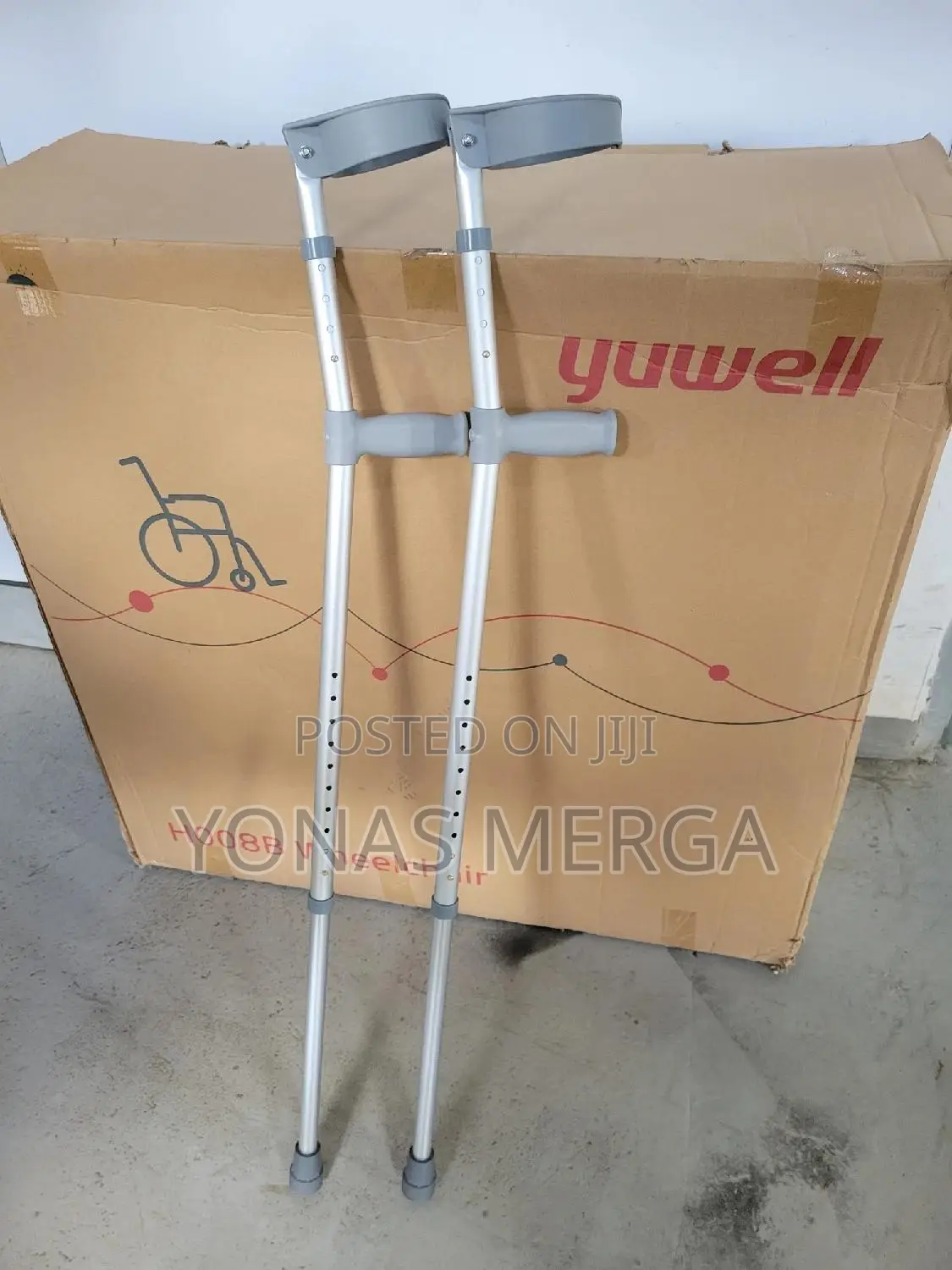 Crutches Height Adjustable Design Easily Accommodates