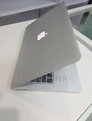 Photo - New Laptop Apple MacBook Pro 2017 8GB Intel Core I5 SSD 256GB