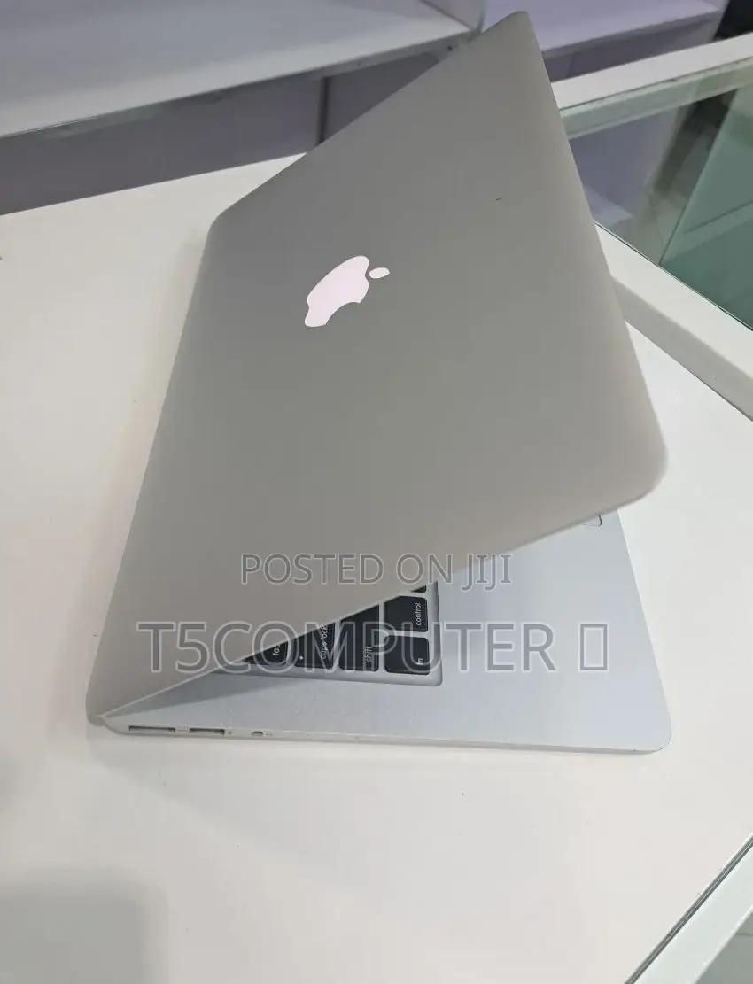 New Laptop Apple MacBook Pro 2017 8GB Intel Core I5 SSD 256GB