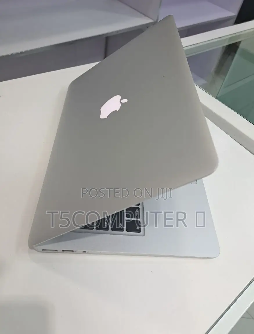 New Laptop Apple MacBook Pro 2017 8GB Intel Core I5 SSD 256GB