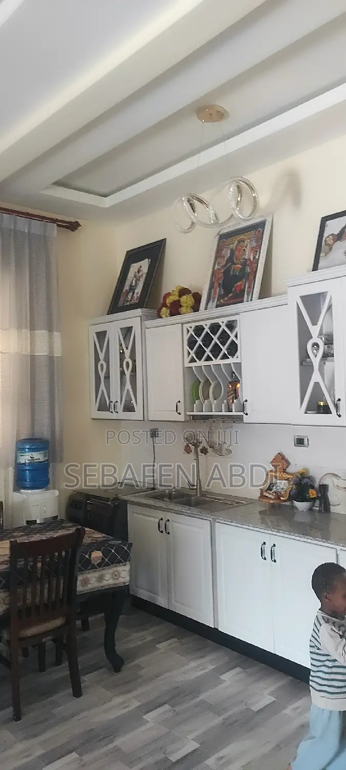 Furnished 5bdrm Villa in Villa House, East Shewa for sale