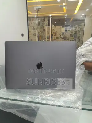 New Laptop Apple MacBook 2018 16GB Intel Core I7 SSD 512GB
