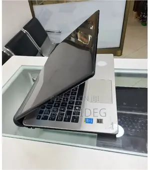 New Laptop Toshiba Satellite L555 4GB Intel Core I5 HDD 500GB