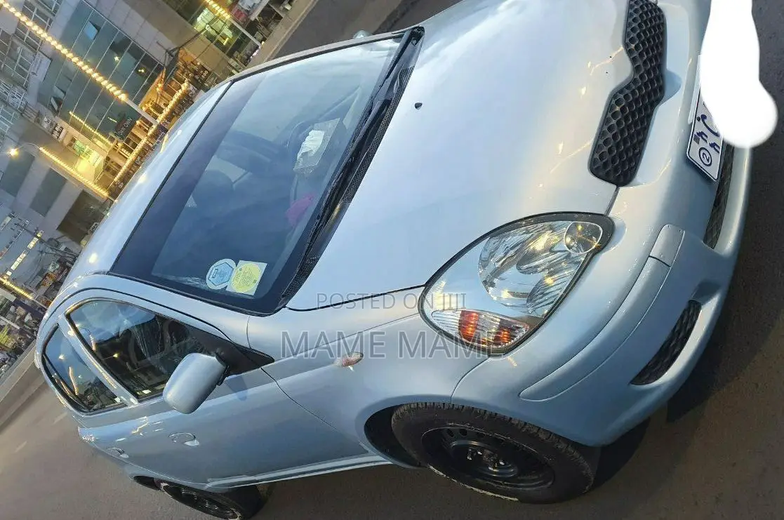 Toyota Vitz 2004 Blue