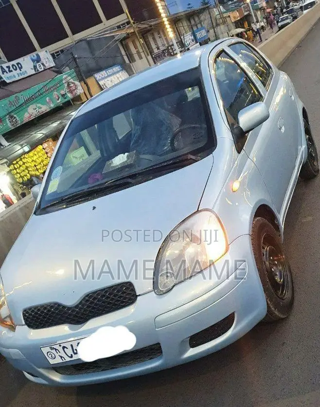 Toyota Vitz 2004 Blue