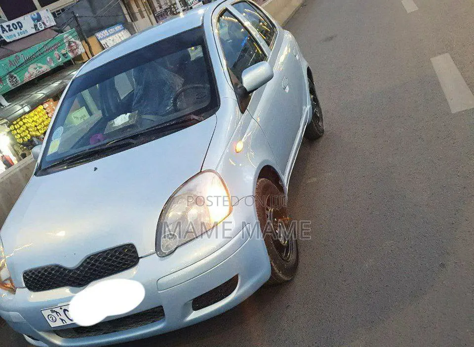 Toyota Vitz 2004 Blue