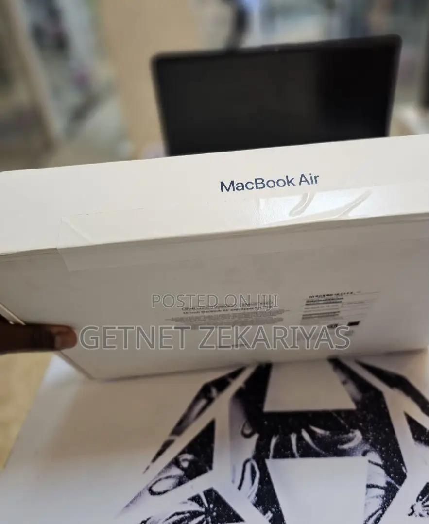 New Laptop Apple MacBook Air 2022 M2 8GB Apple M2 SSD 256GB