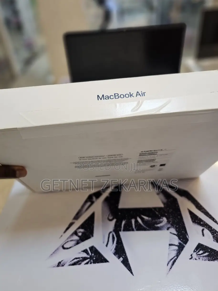New Laptop Apple MacBook Air 2022 M2 8GB Apple M2 SSD 256GB